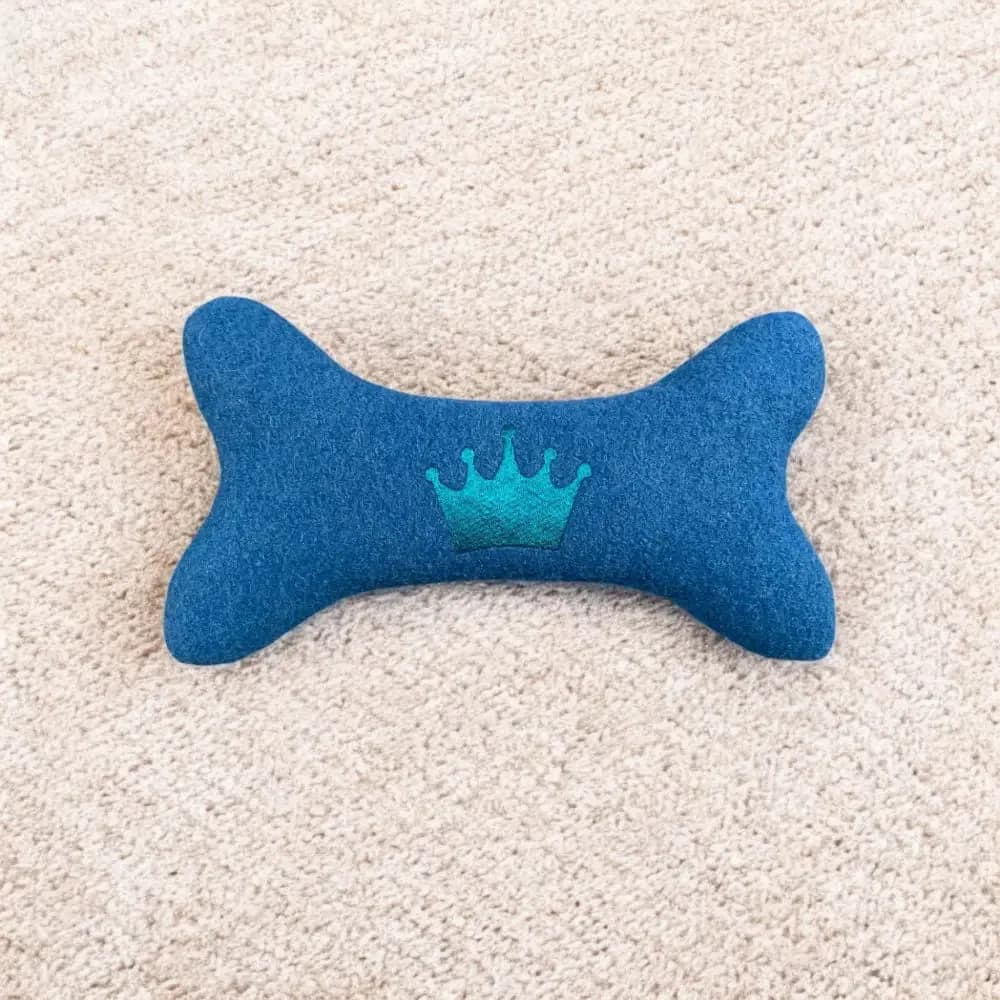 Nachhaltiges Hundespielzeug "Königsknochen"